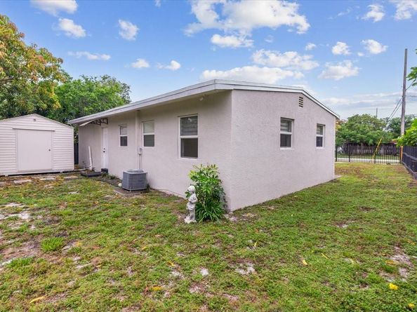 1032 NW 11th Place, Fort Lauderdale FL 33311
