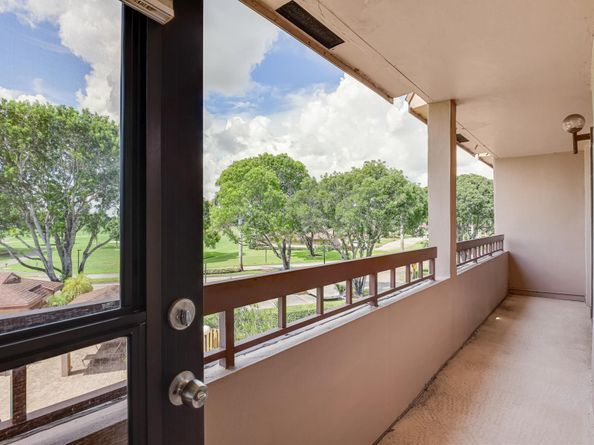 4770 Fountains Drive 302, Lake Worth FL 33467