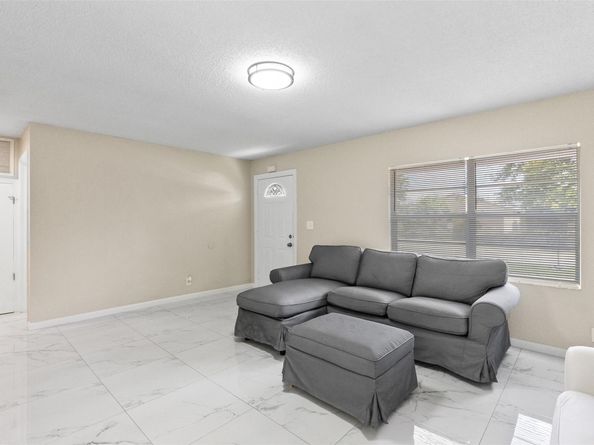 7924 SW 3rd Ct, North Lauderdale FL 33068