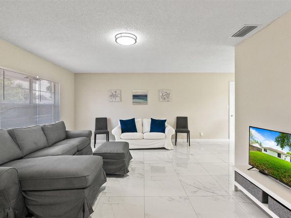 7924 SW 3rd Ct, North Lauderdale FL 33068