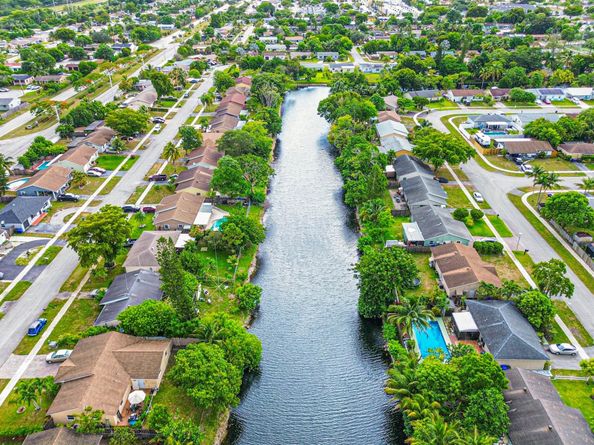 7924 SW 3rd Ct, North Lauderdale FL 33068
