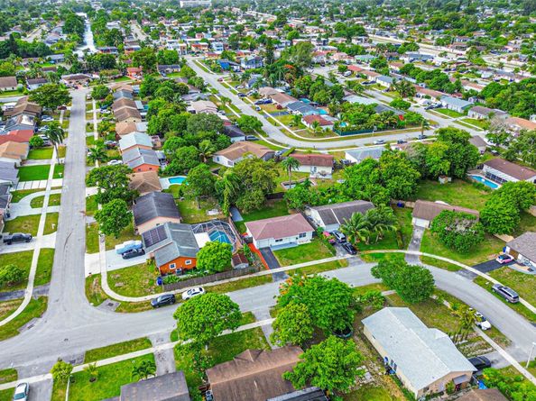 7924 SW 3rd Ct, North Lauderdale FL 33068