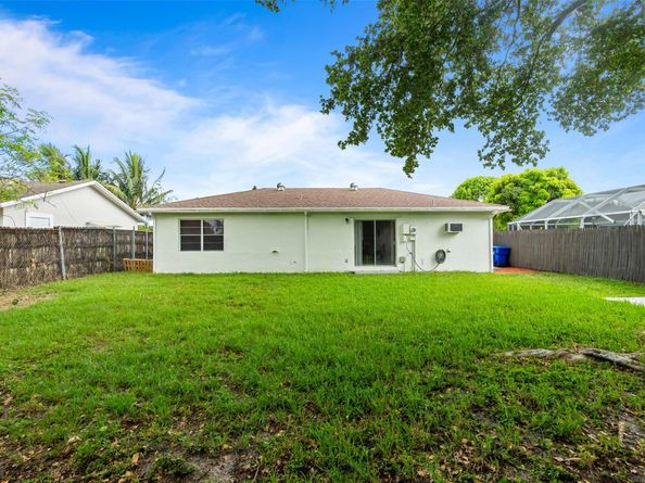 7924 SW 3rd Ct, North Lauderdale FL 33068