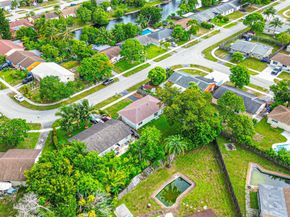 7924 SW 3rd Ct, North Lauderdale FL 33068