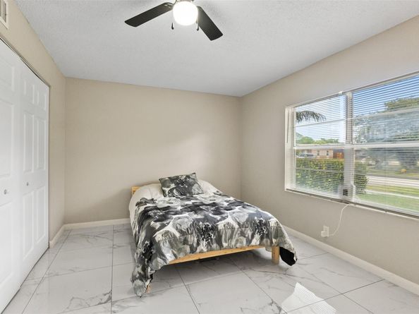 7924 SW 3rd Ct, North Lauderdale FL 33068