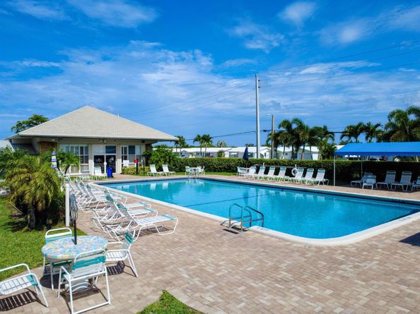 810 SW 8 Avenue, Boynton Beach FL 33426