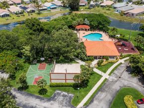 405 Liberty Ct 405, Deerfield Beach FL 33442