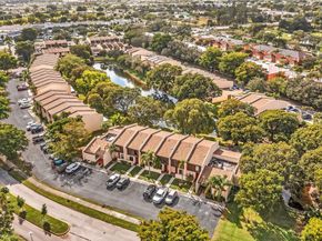 1270 NW 99th Ave 60, Pembroke Pines FL 33024