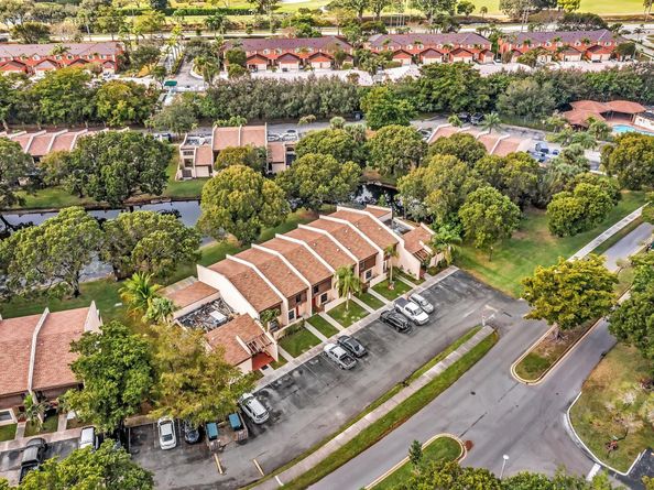 1270 NW 99th Ave 60, Pembroke Pines FL 33024
