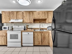 1270 NW 99th Ave 60, Pembroke Pines FL 33024
