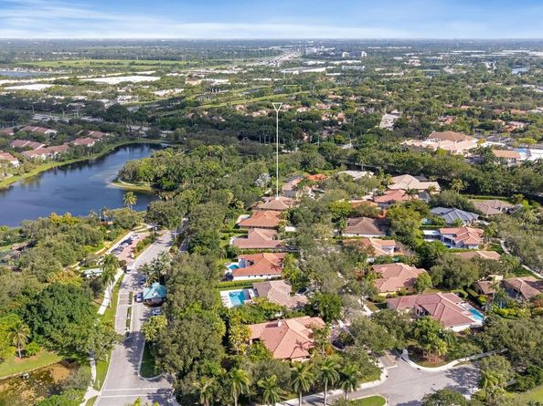 1280 Manor Ct, Weston FL 33326