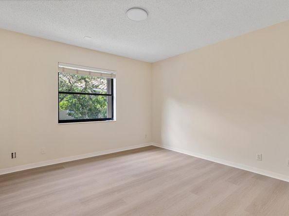 1280 Manor Ct, Weston FL 33326