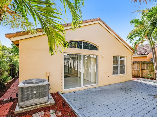 1020 SE 20th Rd, Homestead FL 33035
