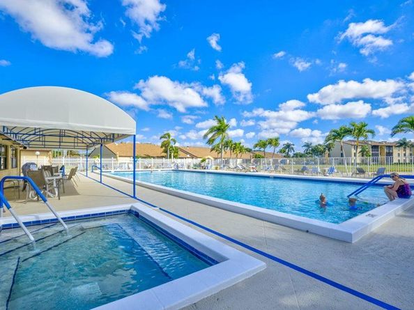 818 Sky Pine Way E2, Greenacres FL 33415