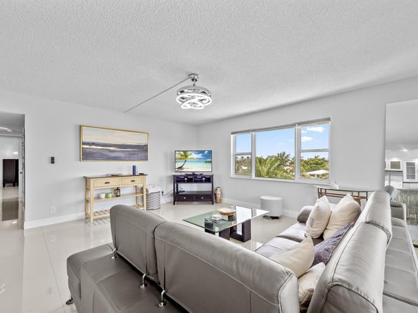 1200 Hibiscus Avenue 401, Pompano Beach FL 33062