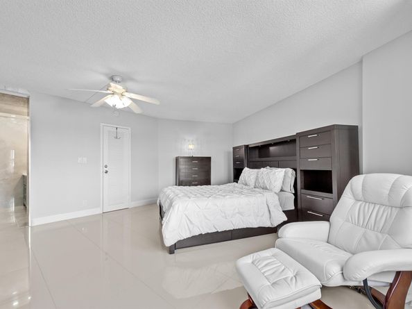 1200 Hibiscus Avenue 401, Pompano Beach FL 33062