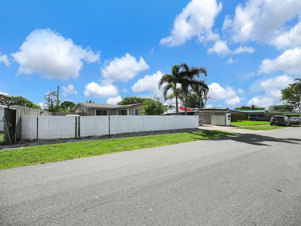 2171 SW 36th Ter, Fort Lauderdale FL 33312