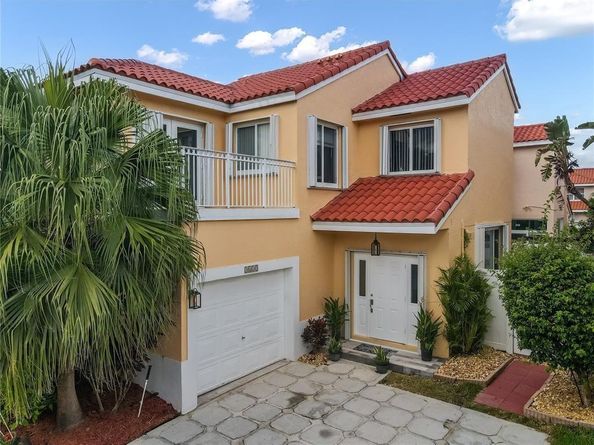 3625 Murano Dr, Hollywood FL 33021