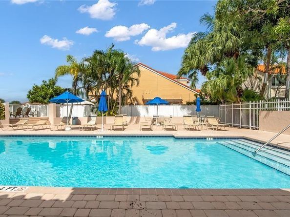 3625 Murano Dr, Hollywood FL 33021