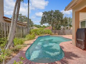 317 E Garden Cove Circle, Davie FL 33325
