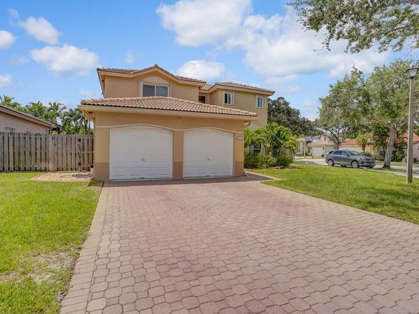 317 E Garden Cove Circle, Davie FL 33325