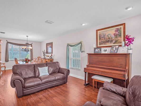 317 E Garden Cove Circle, Davie FL 33325