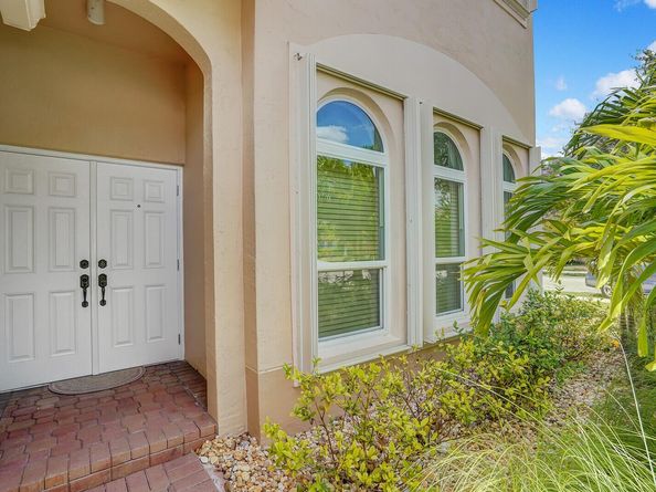 317 E Garden Cove Circle, Davie FL 33325