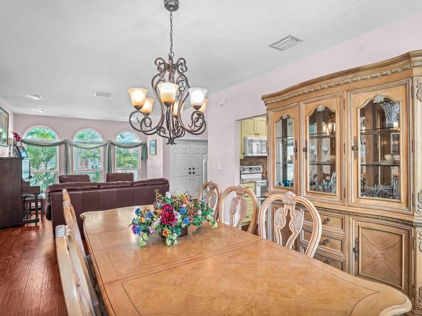 317 E Garden Cove Circle, Davie FL 33325