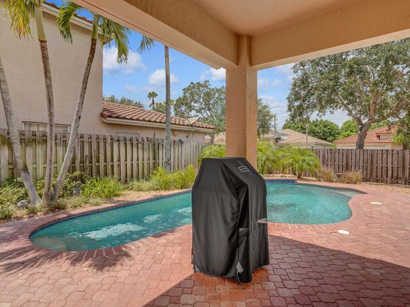 317 E Garden Cove Circle, Davie FL 33325
