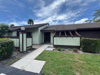 446 Knollwood Court