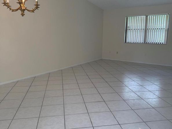 446 Knollwood Court, Royal Palm Beach FL 33411