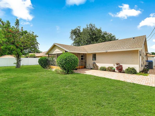 981 Wynndale Way, Lantana FL 33462