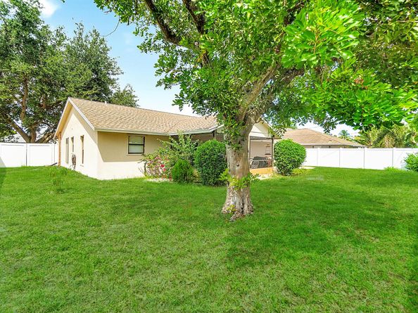 981 Wynndale Way, Lantana FL 33462