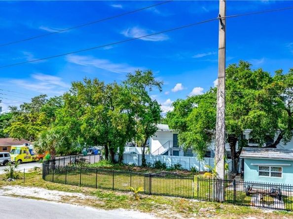 321 NE 75th St, Miami FL 33138