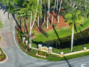 2753 W Stonebrook Cir, Davie FL 33330