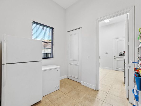 2753 W Stonebrook Cir, Davie FL 33330