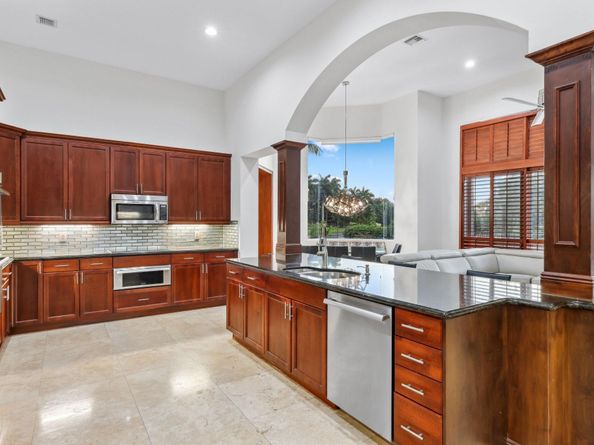 2753 W Stonebrook Cir, Davie FL 33330