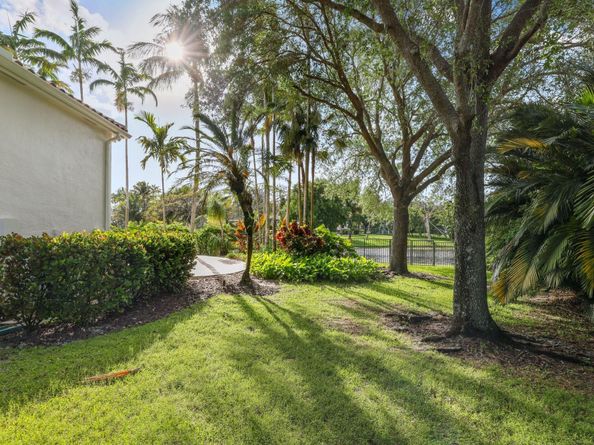 2753 W Stonebrook Cir, Davie FL 33330
