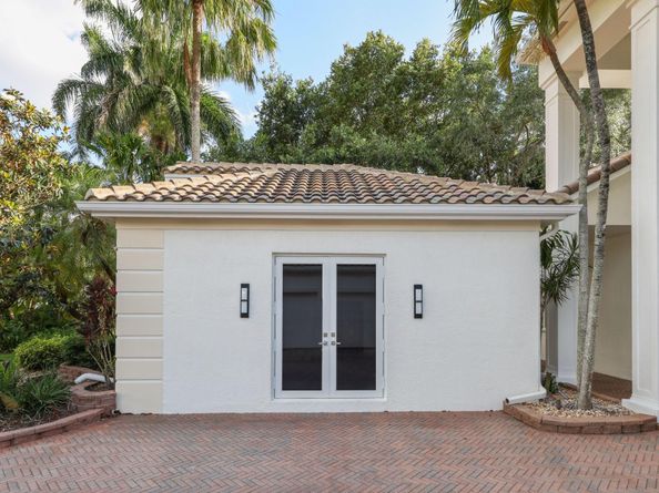 2753 W Stonebrook Cir, Davie FL 33330