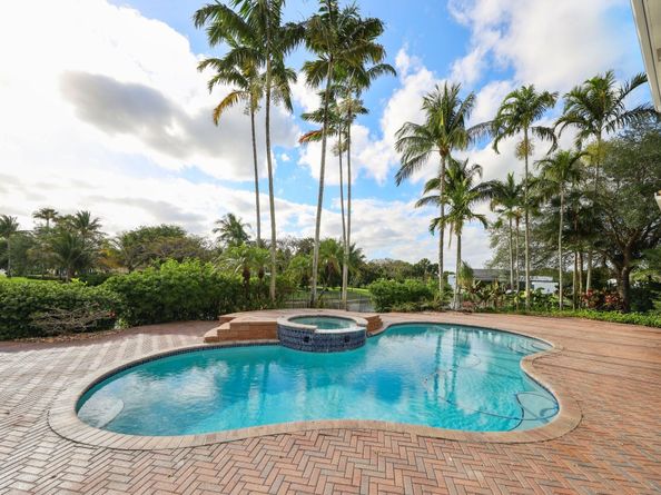 2753 W Stonebrook Cir, Davie FL 33330