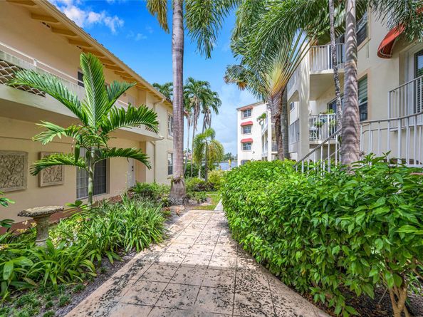 341 N Birch Rd 204, Fort Lauderdale FL 33304