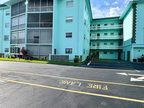 4401 NW 41st St 110, Lauderdale Lakes FL 33319