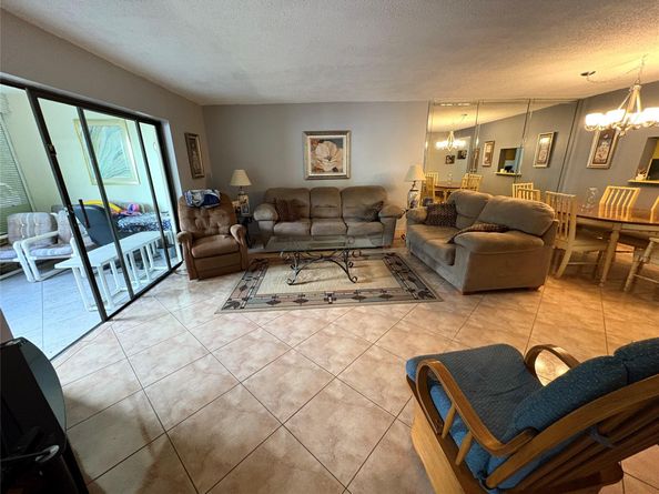 4401 NW 41st St 110, Lauderdale Lakes FL 33319