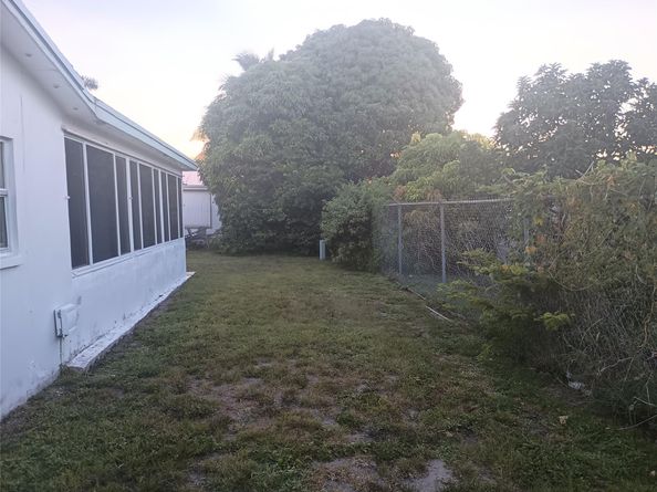 4681 NW 43rd Ct, Lauderdale Lakes FL 33319