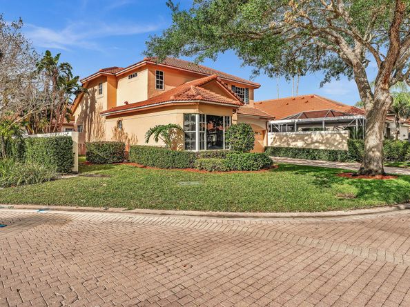 36 Monterey Pointe Drive, Palm Beach Gardens FL 33418