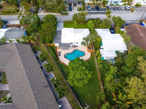 814 SE 14th Ct, Fort Lauderdale FL 33316