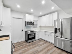6751 Cypress Rd 204, Plantation FL 33317