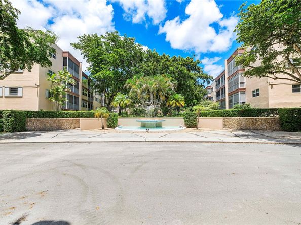6751 Cypress Rd 204, Plantation FL 33317