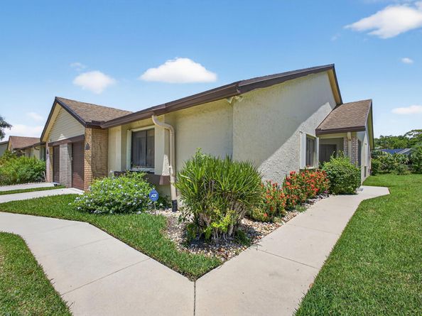 108 Village Walk Drive, Royal Palm Beach FL 33411