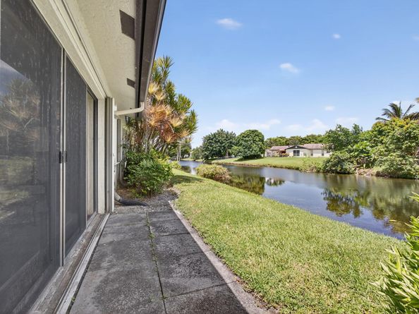 108 Village Walk Drive, Royal Palm Beach FL 33411